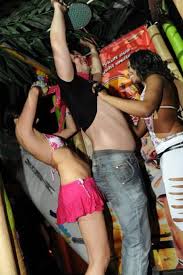 To engage in lawlessness and anything goes party attitude, aguila. Spring Break Party Im Rottweiler Fame Sexy Roller Girls Wild Shower Dance Huftschwung Wettbewerb Eine Originale Beach Bar Und Ein Zuchtiger Wet T Shirt Contest Schwarzwalder Bote