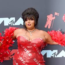 Lizzo made her saturday night live debut as musical guest on the december 21, 2019 episode, which eddie murphy hosted. See What Lizzo And Some Other People Who Were There Too Wore To The 2019 Mtv Vmas Fashionista