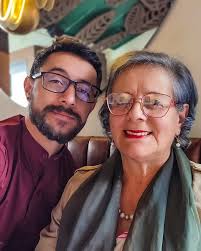 Hoy fue un día de pre cumple... acá un adelanto pero las otras si el 14🎈  #pics #precumple #agosto #leo #jaimemayorgawellness #smile #selfie #red  #tunja #boyaca #glasses #moment #♌️ #saturday