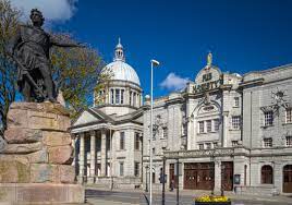 Im the world university ranking erreichte die universität platz 129 und die letzte rae bewertete 89 % der forschung in aberdeen als von internationaler qualität und 55 % als weltweit führend bzw. Hintergrundbilder Vereinigtes Konigreich Farbe Englisch Sonnenschein Statue Stein Schottland Fruhling Krieg Aberdeenshire Theater Kunste Blauer Himmel Mittelalterlich Historisch Aberdeen Held Zahl Schwert Granit Theaterstucke