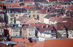Wo der eine nach einer etagenwohnung mit einbauküche (ebk) und balkon sucht, braucht der andere eine erdgeschosswohnung mit garten und wieder ein anderer wünscht sich eine dachgeschosswohnung mit blick über die ganze stadt. Coronakrise Trifft Den Wohnungsmarkt Sind Kraftig Steigende Mieten Und Kaufpreise Bald Geschichte Wirtschaft Stuttgarter Zeitung