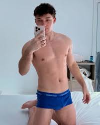 Art Bezrukavenko @artiomboy33 - Twitter Profile | TwStalker