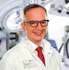 l 10 l 8 l 18 Neue Strukturen: Gebündelte Fachbereiche sichern die  medizinische Versorgung Zentrale Notaufnahme neu organisiert