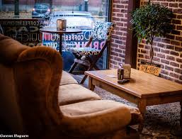 L Ambiance De Friends Dans Un Cafe Lillois Rendez Vous Au M Eat Me Les Cachotteries De Lille Friends Ambiance Cafe