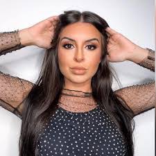 Amanda Albuquerque's Instagram, Twitter & Facebook