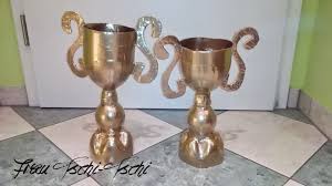 Upcycling Pokal Aus Plastikflaschen Bester Trainer Diy Pokal Bauen Art Attack Kunststoff Flaschen Kunst Pokal Plastikflaschen Bastelarbeiten