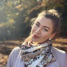 Tracy Lindsay's Instagram, Twitter & Facebook