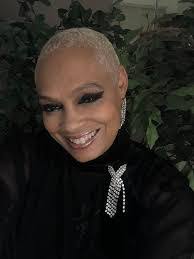 Lynne Mobley's Instagram, Twitter & Facebook