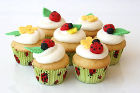 make a ladybug cupcakes