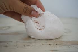 Fülle zwei tassen speisestärke in eine weitere schüssel. Stressball Und Intelligente Knete Selbermachen Mamablog Shop By Elfenkind