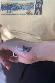 Zierliche Schmetterling Tattoo Tattoo Ideas Ideas Schmetterling Tattoo Zierliche Dainty Tattoos Tattoos Thin Line Tattoos
