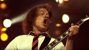 Angus Young De Ac Dc Eddie Van Halen Etait Un Prodige De La Guitare Son Jeu