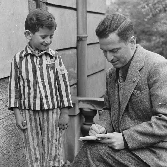 Joseph Schleifstein (4) survived the Buchenwald camp, was hidden in a sack by his father. Liberated on April 12, 1945. [850 x 849] : r/HistoryPorn