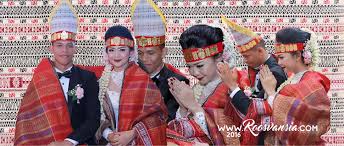 Tata cara ulaon perkawinan adat batak. Batak Wedding Part 1 Uniknya Pernikahan Adat Batak Roosvansia