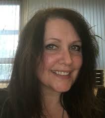 Roxanne Edmonds's Instagram, Twitter & Facebook