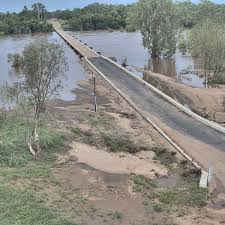 Tropical cyclone imogen formed about 7pm on sunday and crossed the gulf of carpentaria coast just to the north of karumba, about 530 kilometres west of cairns, about 9pm on sunday. Yyv Pzyl5yvnnm