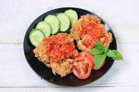 Goreng ayam dengan tepung hingga kekuningan. Maknyus Resep Ayam Geprek Sambal Bawang Yang Pedas Nan Gurih Kumparan Com