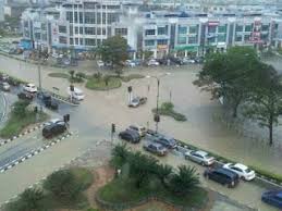 Lebih besar daripada biasa atau air sungai yang melimpah ke tebing. Banjir Di Pantai Timur Semenanjung Malaysia 2013 Wikipedia Bahasa Melayu Ensiklopedia Bebas