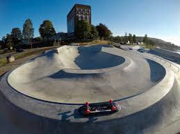 Drammen (uttale (hjelp · info) er en by og kommune i landskapet buskerud i viken fylke.den ligger der drammensvassdraget munner ut i drammensfjorden.kommunen grenser mot lier i nordøst, holmestrand i sør, modum i nord og øvre eiker i vest. Sandefjord Skatepark Betongpark Myskatespots Com