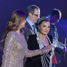 В каждом эпизоде мы будем знакомиться с историей одной. Zapodozrennaya V Ocherednyh Rodah Alina Kabaeva Perestala Poyavyatsya Na Publike