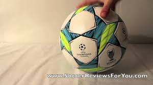 Scegli la consegna gratis per riparmiare di più. Adidas 2012 Champions League Finale Munich Match Ball Unboxing Youtube