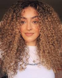 10 أقنعة الترطيب العميق للشعر الكيرلي | هاربرز بازار