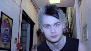 See more ideas about hair styles, dyed hair, hair inspiration. Auf Twitter Reverse Skunk Hair Michael Clifford Needs To Make Come Back Mtvhottest 5sos Http T Co Qjdnxxcoei