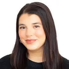 Kellie Booth's Instagram, Twitter & Facebook