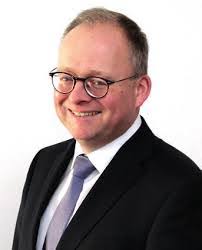 Robin Stenger's Instagram, Twitter & Facebook