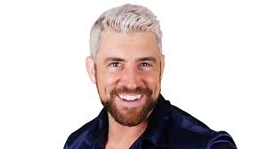 SAY HIS NAME AND HE APPEARS Make it louder than ever 👏 👏 Keep bringing  signs, singing my song and saying my name. Thank you