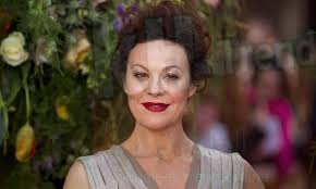 تزوج الممثل داميان لويس في 4 يوليو من عام 2007 من هيلين ماكروري helen mccrory ٣ ولديه ولدين الأولى هي مانون ولدت عام 2006م، والثاني ابنه جاليفر ولد عام2007م٢، وغادر الممثل. Aghchnem2ftqwm