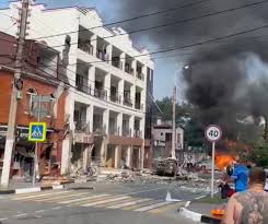 В столице региона затопило полтора десятка улиц, в анапе и геленджике повалило деревья и размыло некоторые пляжи. Qqpslsbztylhxm