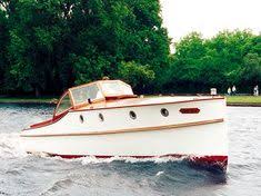 Marlene Ein Boot Wie Aus Dem Film Dieser Elegante Backdecker Der Engelbrechtwerft Aus Kopenick Ist Ideal Fur 2 Bis 4 Personen Partyschiff Schiff Boote