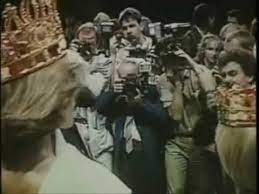 Ám sokasodnak életében a családi és közéleti problémák. Csilla Andrea Molnar 1969 1986 Youtube