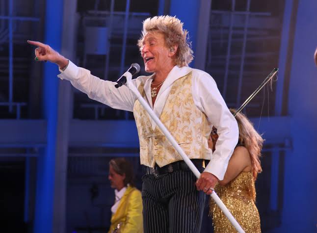 Rod Stewart says goodbye to the Hollywood Bowl in a terrific farewell show  – Daily News