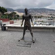 Designed by emanuel santos, the bronze statue netted a resoundingly negative response when it was unveiled in march 2017 as a part of a ceremony renaming madeira's airport to cristiano ronaldo. Cristiano Ronaldo Statue In Funchal Portugal Google Maps