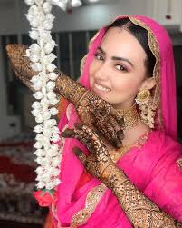 Photos of Sana Khan's Mehndi ceremony, actress married to maulana anas