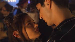Elle evans, que debe tomar decisiones sobre la universidad, afronta su relación a distancia con noah flynn, que se marcha a harvard, su cambiante relación con su mejor amiga lee y lo que siente por un nuevo y carismático compañero. Mi Primer Beso 2 Joey King Y Jacob Elordi Confiesan Como Ha Sido Vivir Su Relacion Y Ruptura En El Ojo Publico