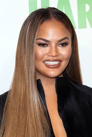 Având subtonuri superbe de oranj, oferă un look statement, dar care este în același timp sofisticat, spune manichiurista celebrităților. Ce Culori De Par Se Poarta Toamna Aceasta Gett S Highlights