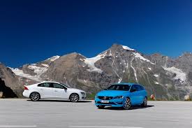 The system can now help the driver do an evasive maneuver and can detect and mitigate oncoming vehicles at intersections. Volvo S60 Und Volvo V60 Polestar Ab Sofort Bestellbar Volvo Munchen Autohaus Am Goetheplatz