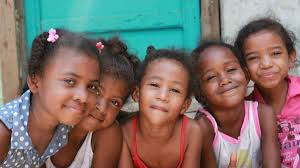 Hoy es el primer día en que seis millones de niñas y niños españoles han podido salir a la calle hablaré por los millones de niños y jóvenes cuyas voces han estado silenciadas por demasiado. Por Que Colombia Celebra El Dia Del Nino