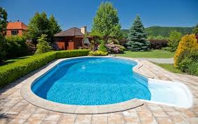 Swimmingpool Im Garten Alles Was Sie Zu Gartenpools Wissen Mussen In 2020 Pool Im Garten Gartengestaltung Gunstiger Pool
