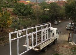 Evlerinde küçük çocukları olanlar için büyük kolaylık olan üstten açılır pencereler çocukların bulunduğu ortamda sarkmaması için tercih ediliyor. Pimapen Pencere Ozdemir Yapi Kurtkoy Pimapen Kurtkoy Pimapen Pencere