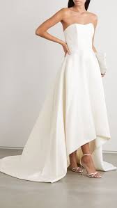 Neighbours were leaking bits of info on the big day and some said that noise cancelling the singer has shared her own photos from her big day and gave us a look at her simple silk vera wang wedding gown. 8 Wedding Dress Styles Ariana Grande Could Potentially Wear When Walking Down The Aisle Harper S Bazaar Arabia