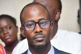 Madame Awa Fall Diagne a passé le témoin à Monsieur Malick Diallo à la tête  de la Direction des Ressources Humaines du Ministère de la Santé et de  l'Action sociale. La cérémonie