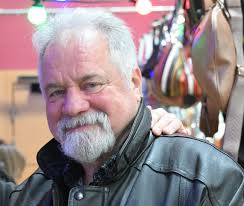 LE CREUSOT : Des visiteurs acheteurs sur le Marché de Noël