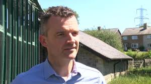 Pryder am bolion diogelwch parhaol ar gopa'r Wyddfa