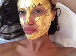 This Blogger Created A 20 Version Of The Victoria S Secret Angels 300 Gold Face Mask Gold Face Mask Easy Face Mask Diy Affordable Skin Care