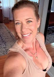 Age 62 almost 63. Not to bad for an old lady. 💚📍 Where are you from?