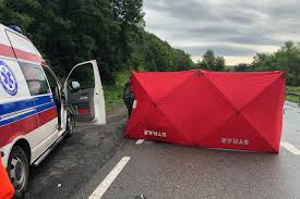 Rannych zostało troje jadących z nimi dzieci i siedmioro pasażerów autobusu. Zbneffozunri6m